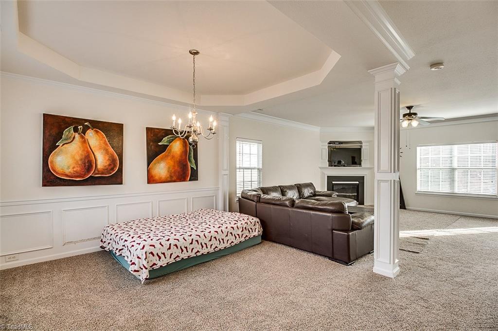 895 Hedgepath Ter, High Point, NC 27265 photo 2