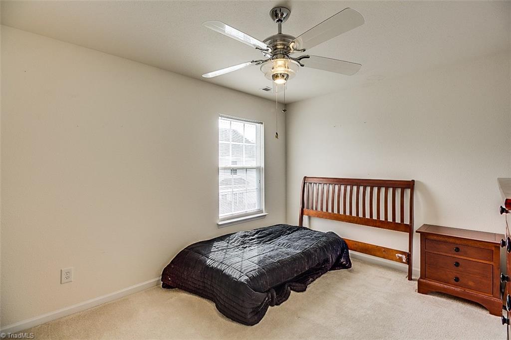 895 Hedgepath Ter, High Point, NC 27265 photo 17