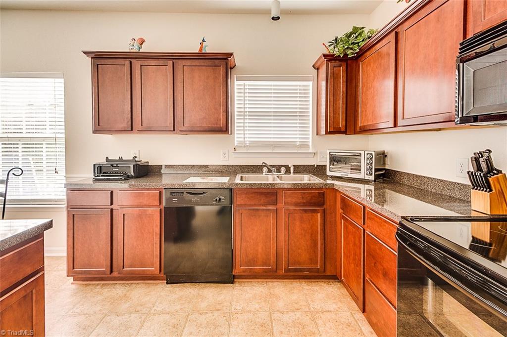 895 Hedgepath Ter, High Point, NC 27265 photo 9