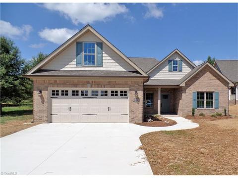 101 Solitaire Dr, Trinity, NC 27370 photo 1