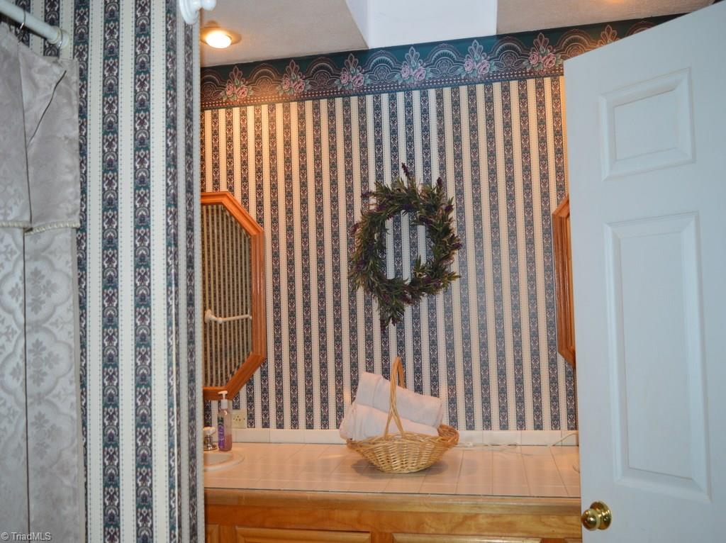 513 S Main St, Dobson, NC 27017 photo 10