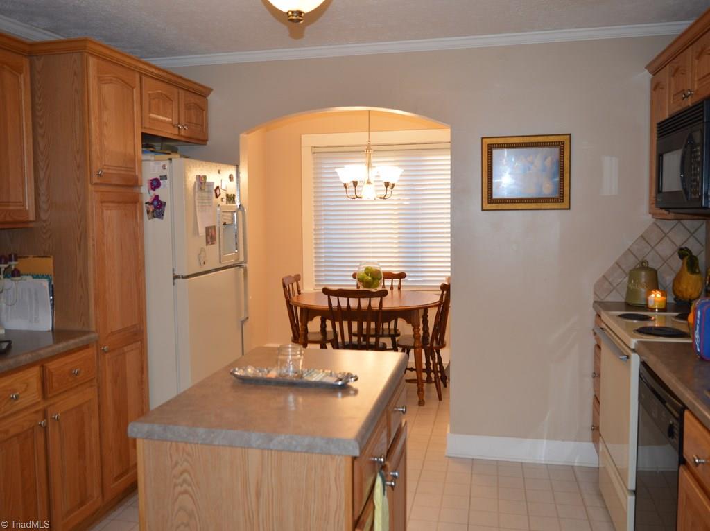 513 S Main St, Dobson, NC 27017 photo 2