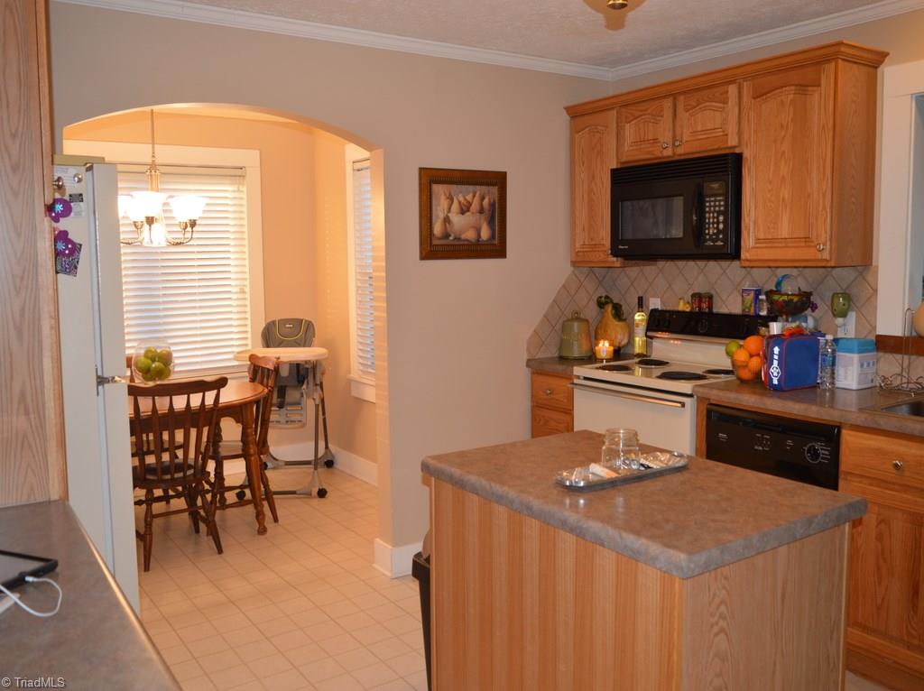 513 S Main St, Dobson, NC 27017 photo 4