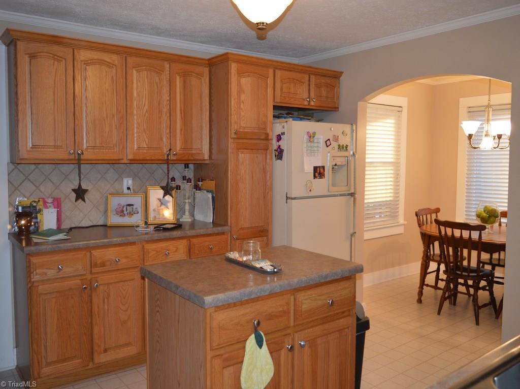 513 S Main St, Dobson, NC 27017 photo 3