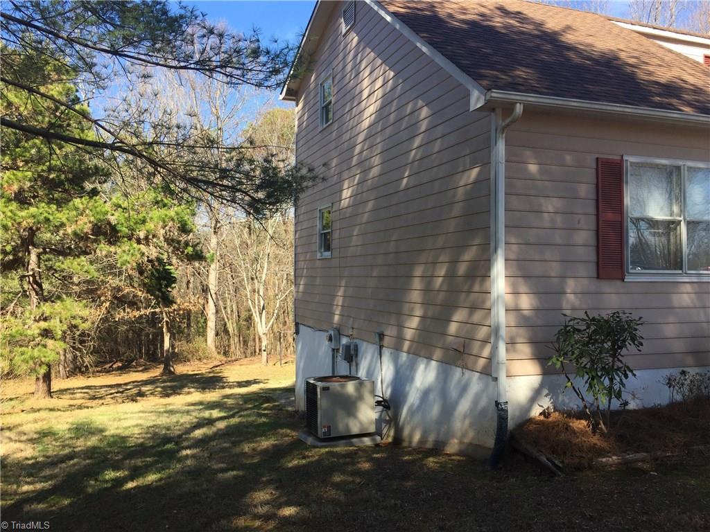 838 Meadowbrook Dr, King, NC 27021 photo 3