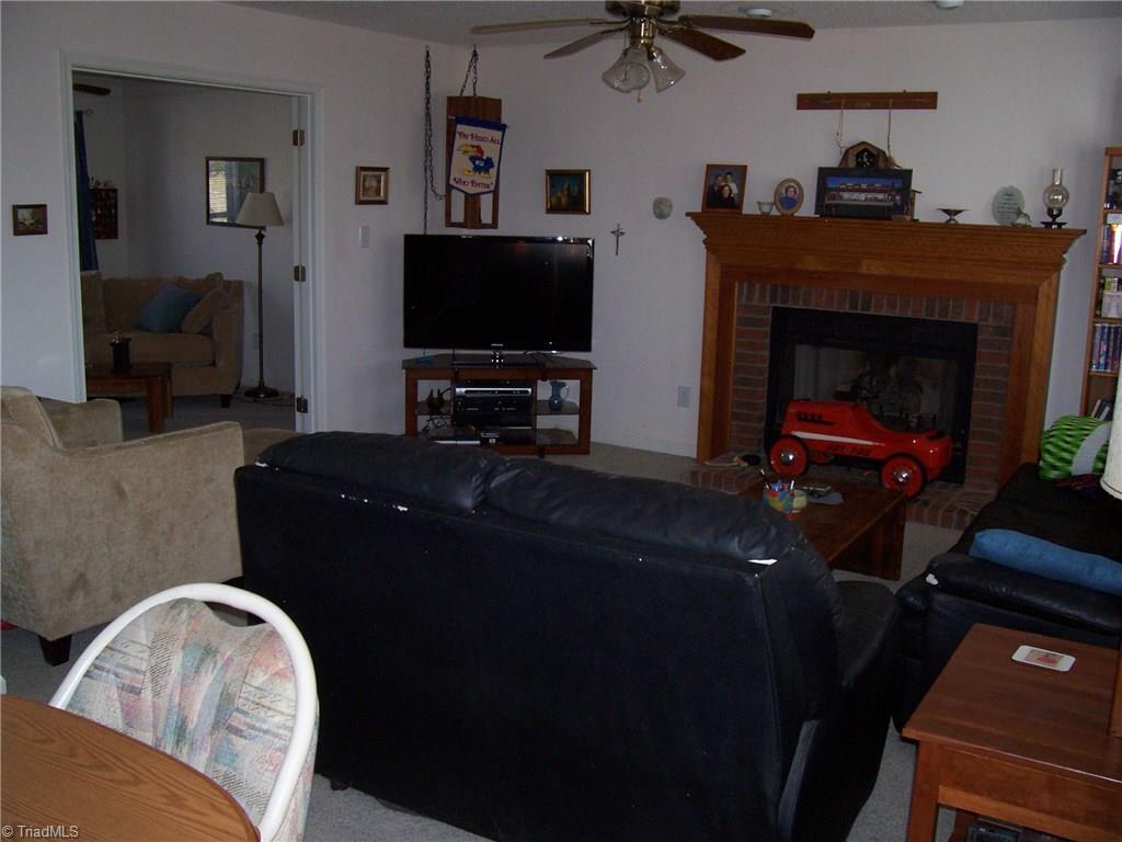 3000 Timberwolf Ave, High Point, NC 27265 photo 8