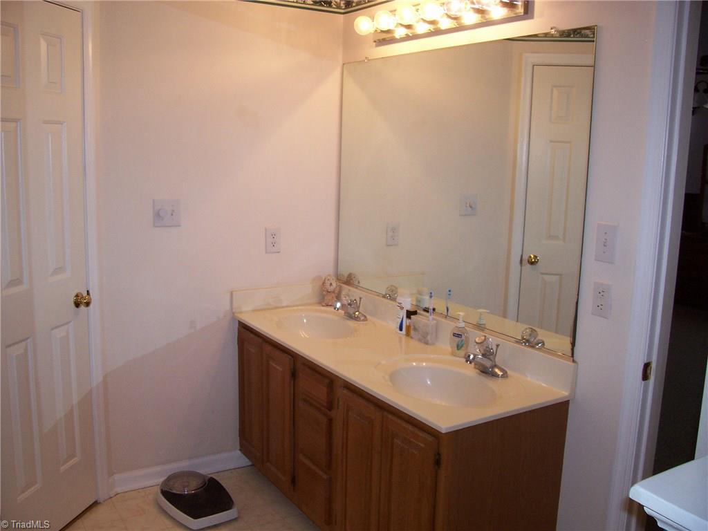 3000 Timberwolf Ave, High Point, NC 27265 photo 13