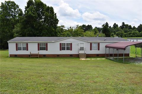 6541 Eagle Landing Dr, Trinity, NC 27370 photo 1