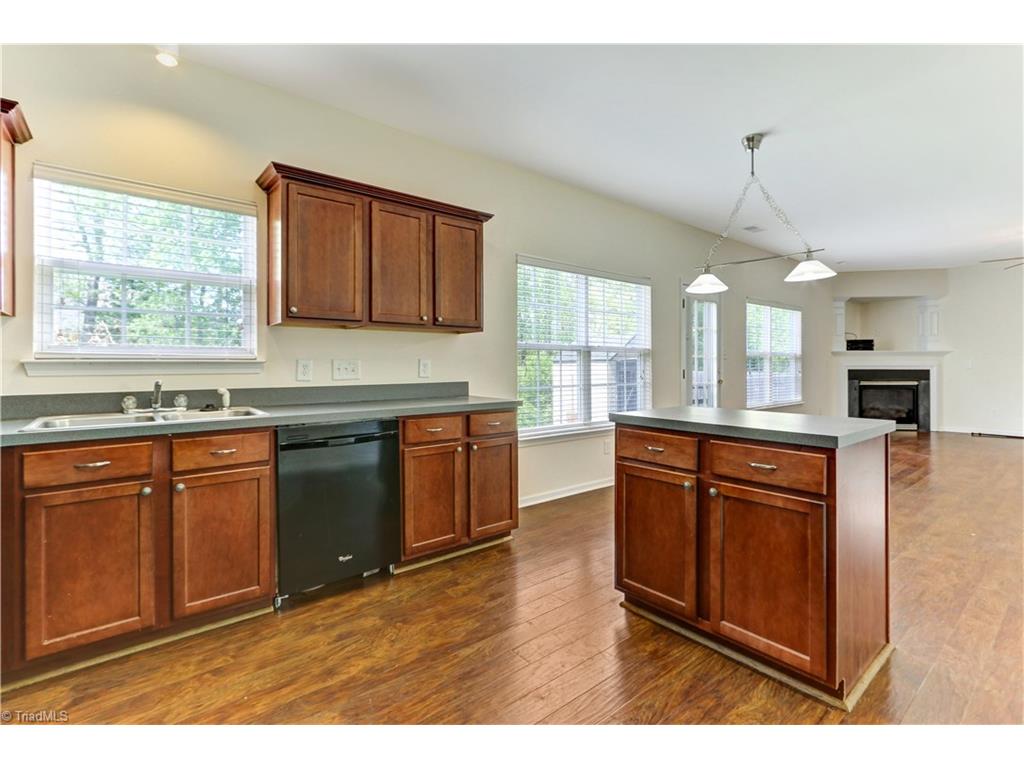 2139 Cliffvale Dr, High Point, NC 27262 photo 10