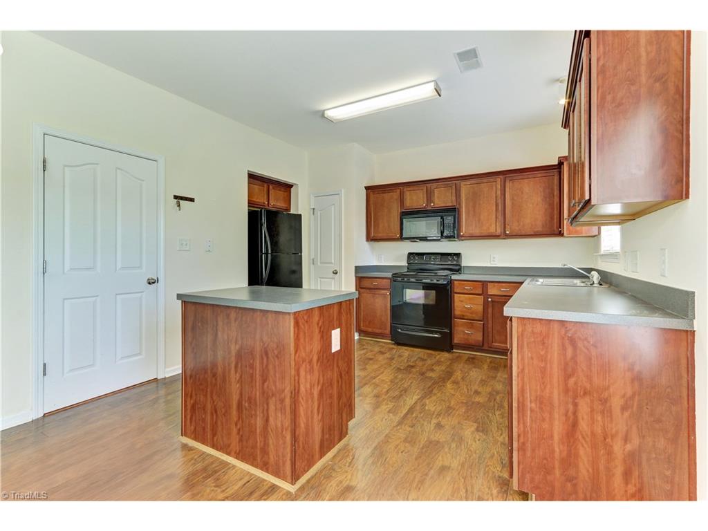 2139 Cliffvale Dr, High Point, NC 27262 photo 9