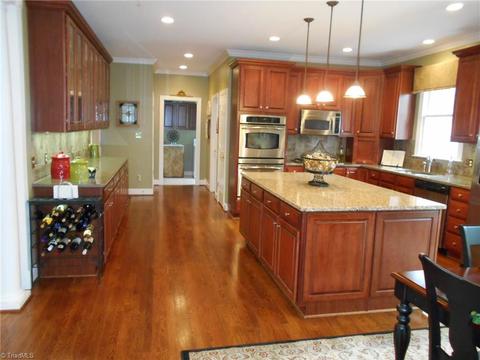 1206 Devlin Ct, High Point, NC 27262 photo 4
