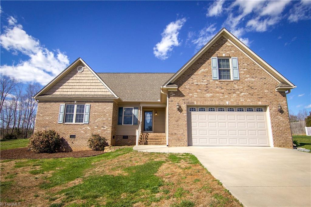 2951 Clear Ridge Dr, Trinity, NC 27370 photo 2