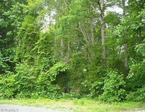 384 Mohawk Dr, High Point, NC 27262 photo 3