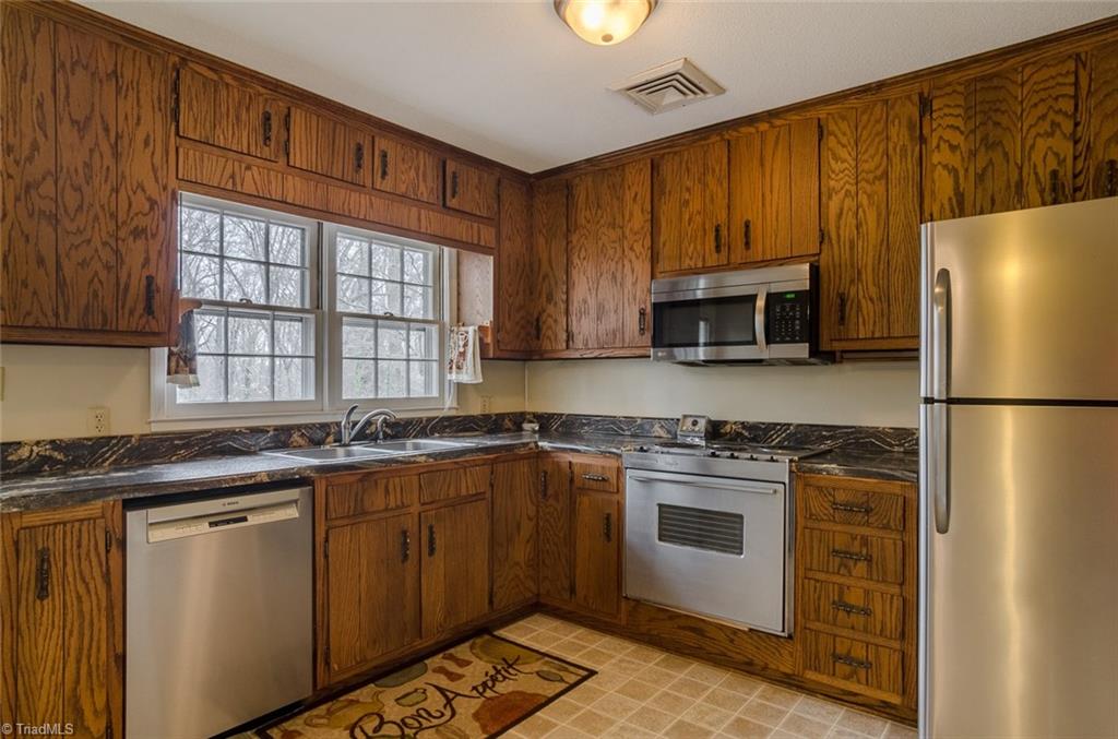 2301 Dover Pl, High Point, NC 27265 photo 8