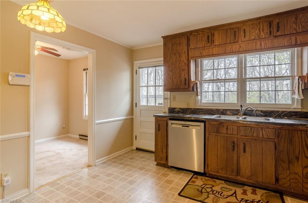 2301 Dover Pl, High Point, NC 27265 photo 9