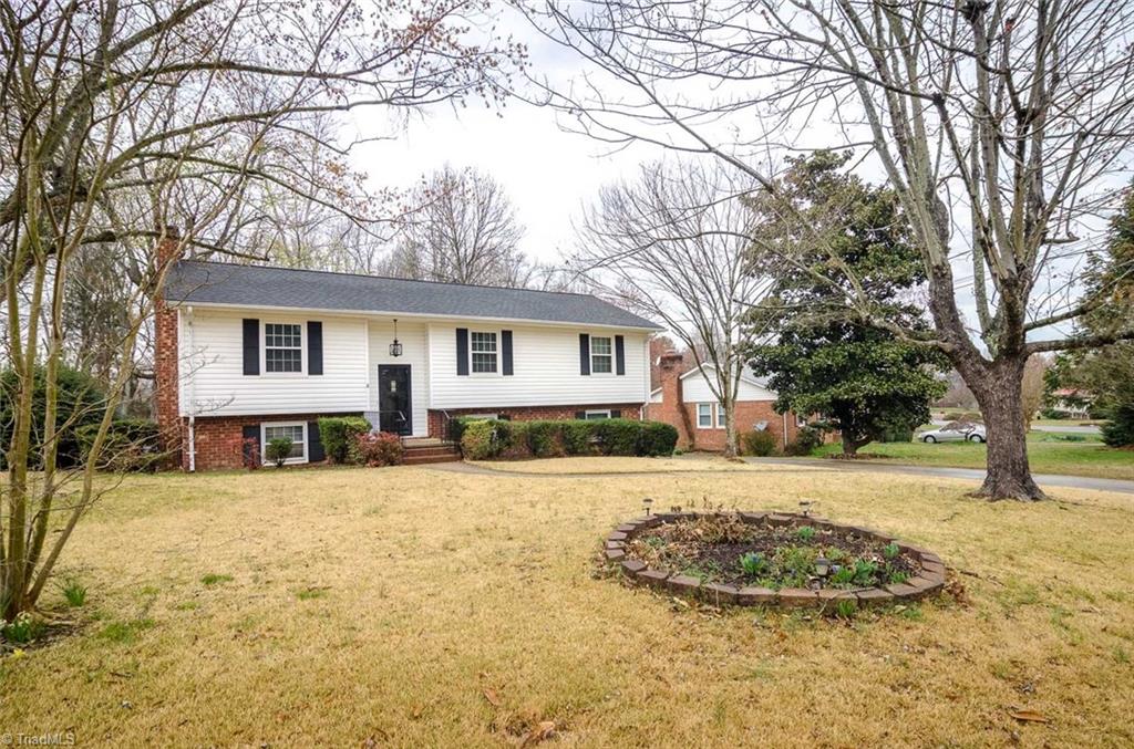 2301 Dover Pl, High Point, NC 27265 photo 2
