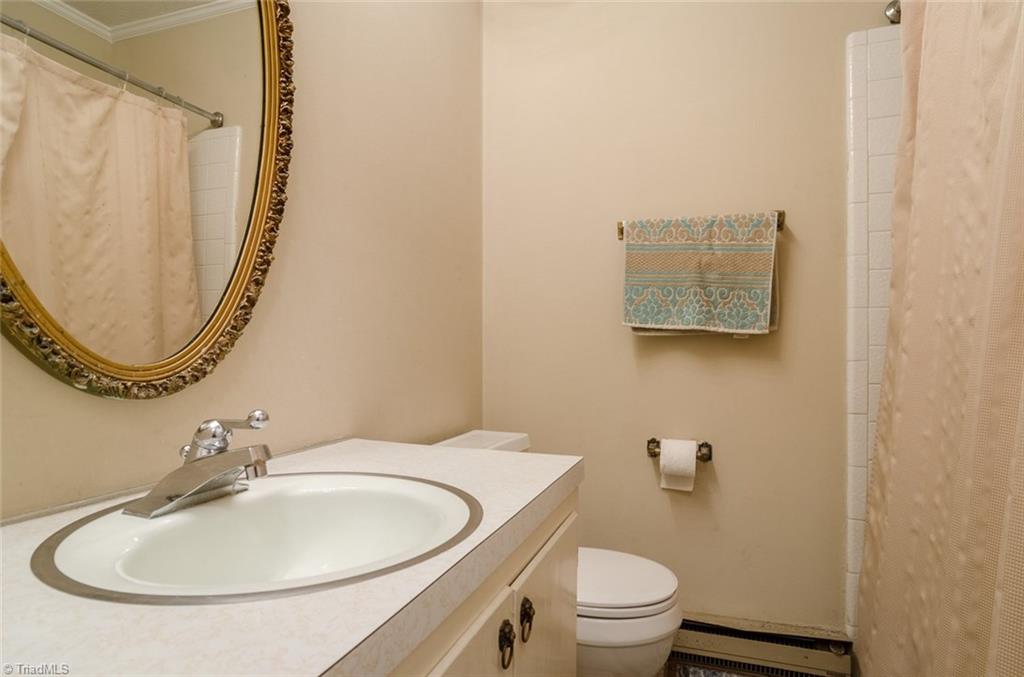 2301 Dover Pl, High Point, NC 27265 photo 17
