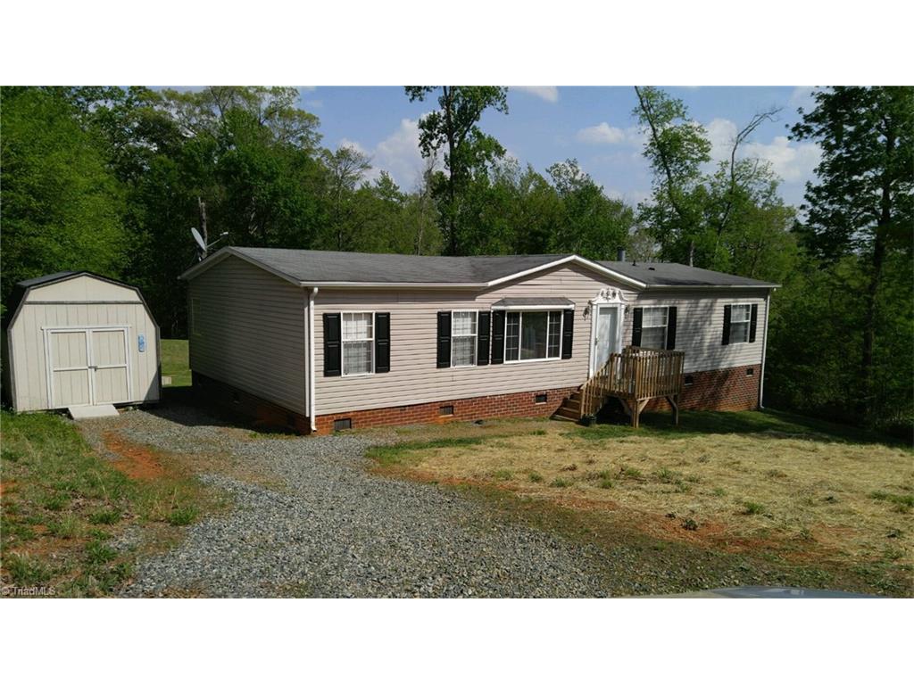 2830 Eagle Point Dr, Trinity, NC 27370 photo 1