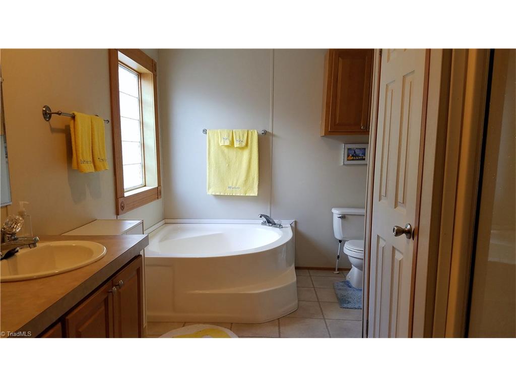 2830 Eagle Point Dr, Trinity, NC 27370 photo 10