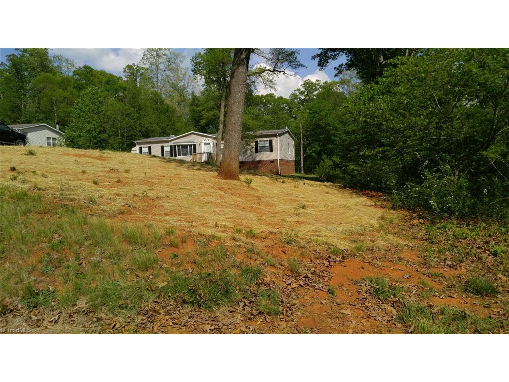 2830 Eagle Point Dr, Trinity, NC 27370 photo 2