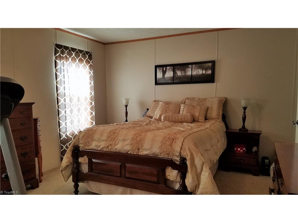 2830 Eagle Point Dr, Trinity, NC 27370 photo 9