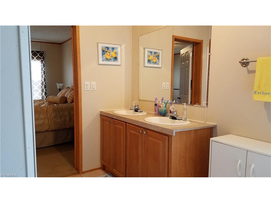 2830 Eagle Point Dr, Trinity, NC 27370 photo 11