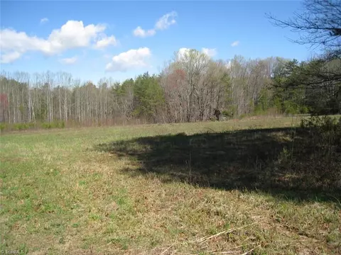 191 Key St, Pilot Mountain, NC 27041 photo 3