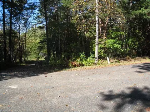 191 Key St, Pilot Mountain, NC 27041 photo 12