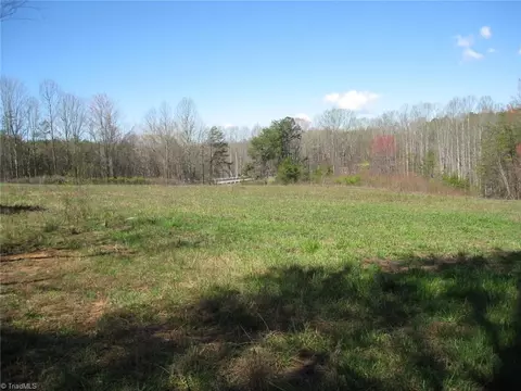 191 Key St, Pilot Mountain, NC 27041 photo 4