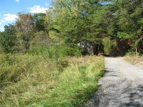 191 Key St, Pilot Mountain, NC 27041 photo 15