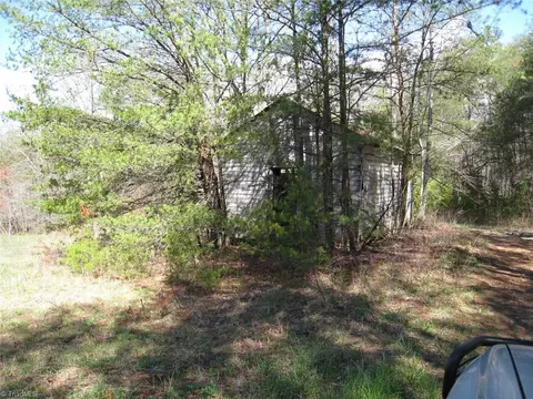 191 Key St, Pilot Mountain, NC 27041 photo 6