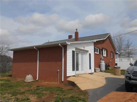 3948 Siloam Rd, Dobson, NC 27017 photo 4