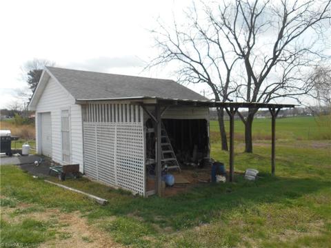 3948 Siloam Rd, Dobson, NC 27017 photo 3