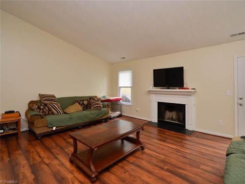 107 Oak Pointe Dr, King, NC 27021 photo 4