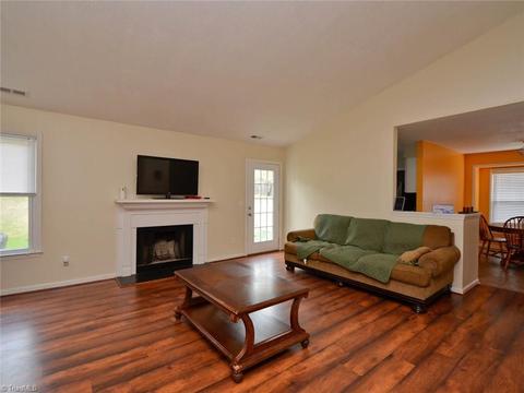 107 Oak Pointe Dr, King, NC 27021 photo 7