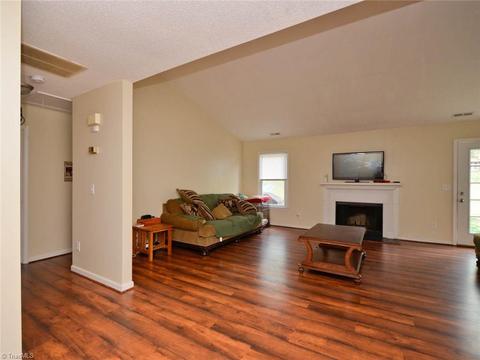 107 Oak Pointe Dr, King, NC 27021 photo 3