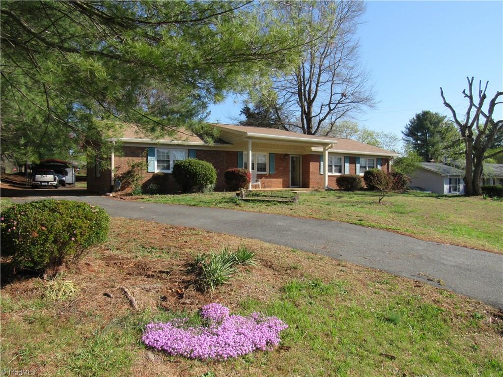 224 Stonehedge Dr, King, NC 27021 photo 2