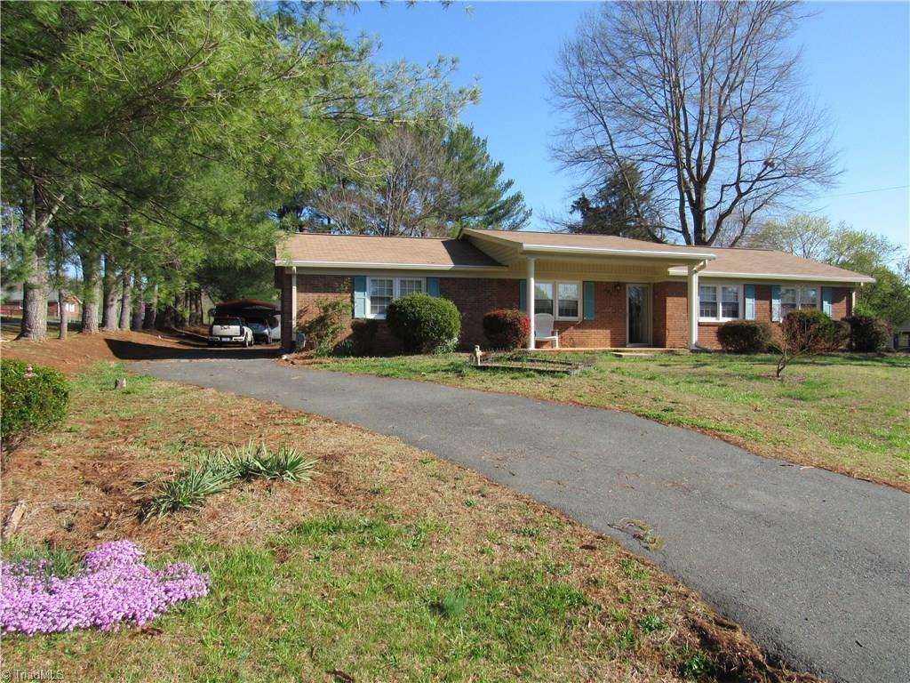 224 Stonehedge Dr, King, NC 27021 photo 1