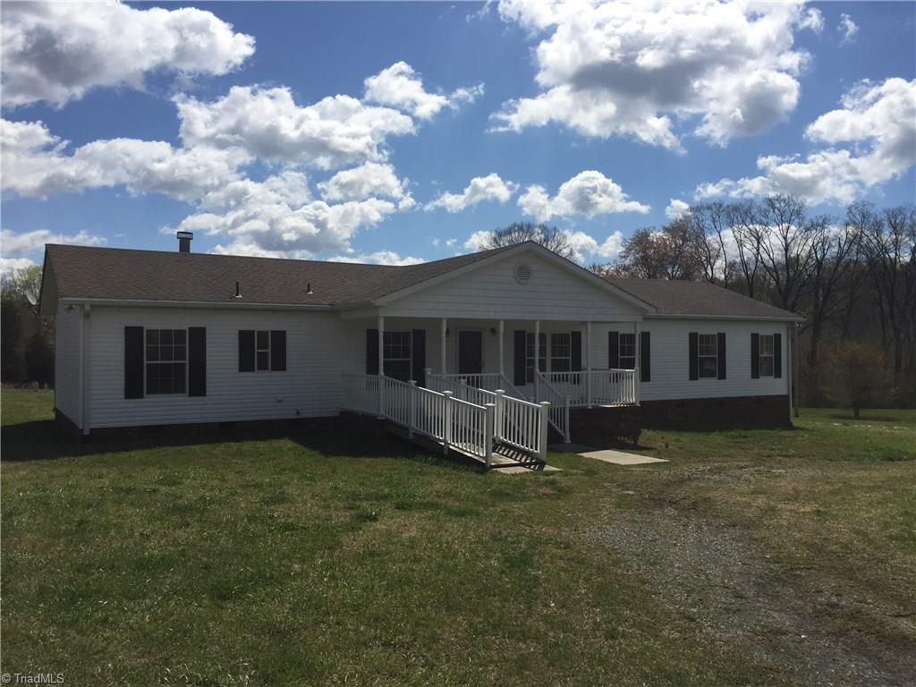 1132 Hillview Dr, King, NC 27021 photo 1