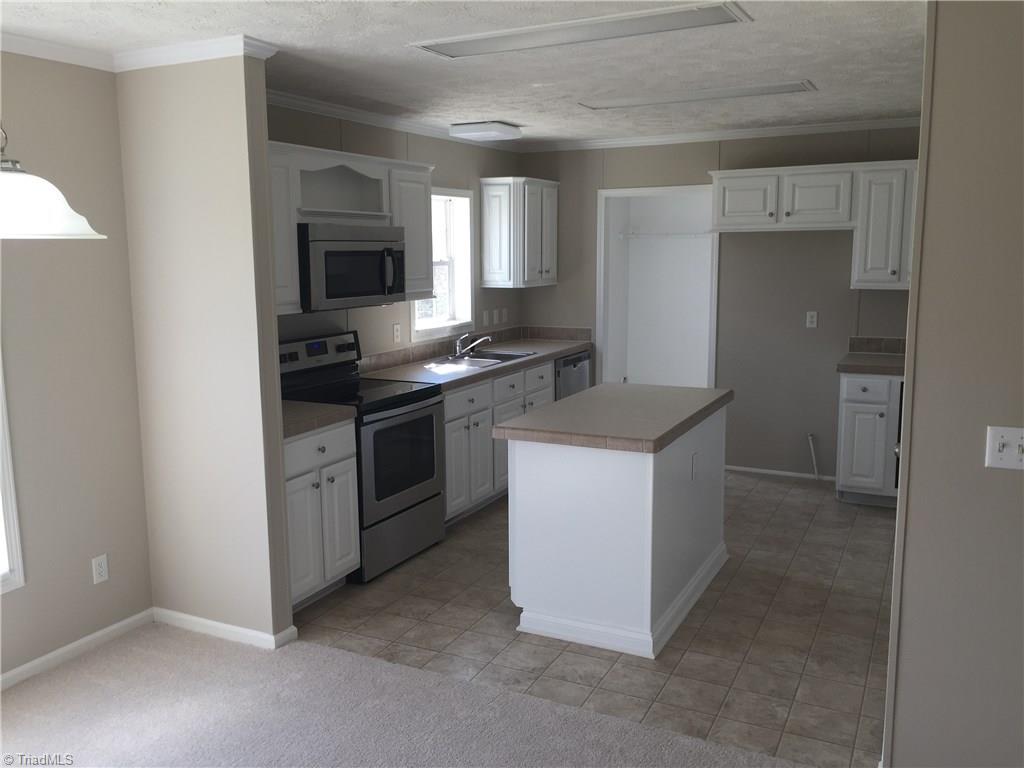1132 Hillview Dr, King, NC 27021 photo 5
