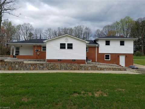 217 Circle Dr, Dobson, NC 27017 photo 4