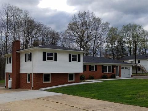 217 Circle Dr, Dobson, NC 27017 photo 2