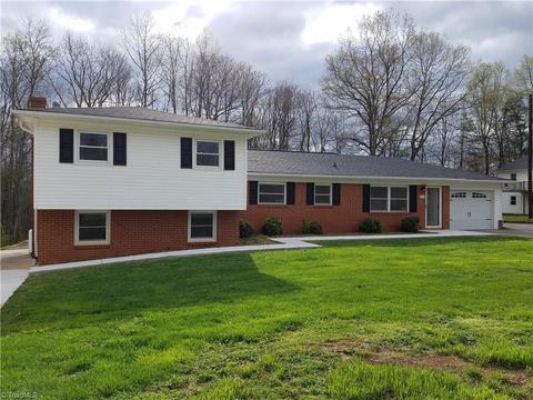 217 Circle Dr, Dobson, NC 27017 photo 3
