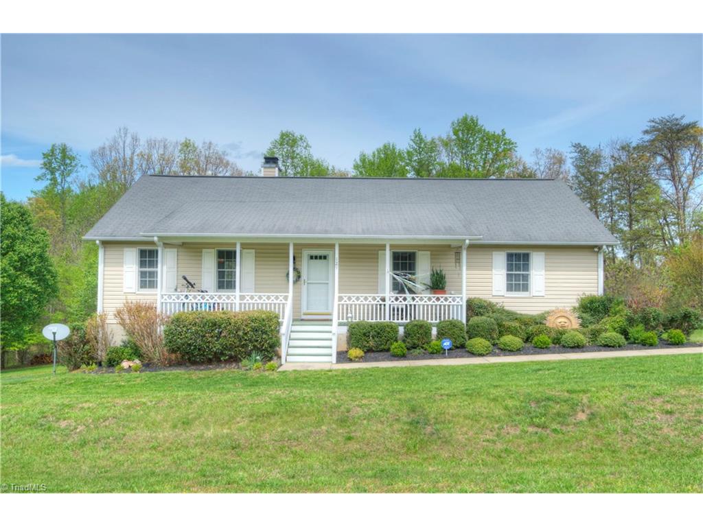 121 Red Wing Rd, Madison, NC 27025 photo 2