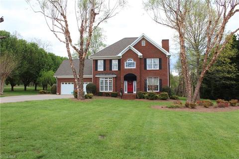 7130 Chapsworth Dr, Trinity, NC 27370 photo 1