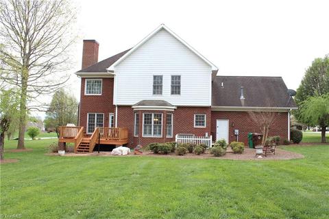 7130 Chapsworth Dr, Trinity, NC 27370 photo 2
