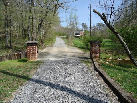 1052 Carson Rd, Pilot Mountain, NC 27041 photo 2