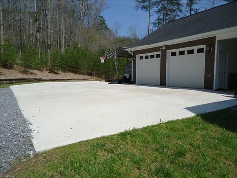 1052 Carson Rd, Pilot Mountain, NC 27041 photo 6