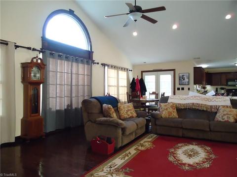 1052 Carson Rd, Pilot Mountain, NC 27041 photo 10