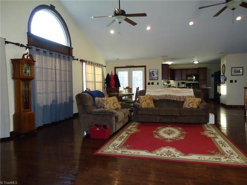 1052 Carson Rd, Pilot Mountain, NC 27041 photo 9